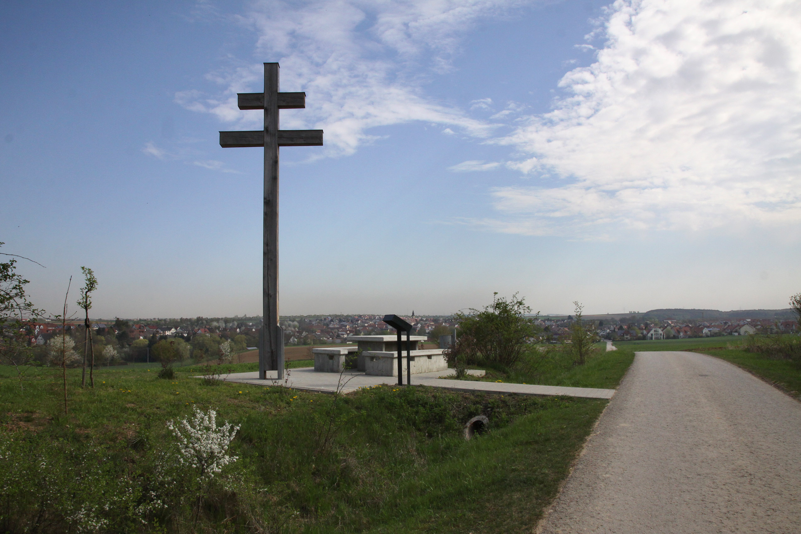 Patriarchenkreuz Kürnach am 26. April 2013 noch bei schönem Frühlingswetter.